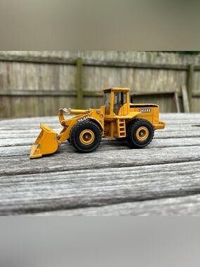 Vintage ERTL Ertl John Deere 744H Wheel Loader 1:50 Diecast Model 2000